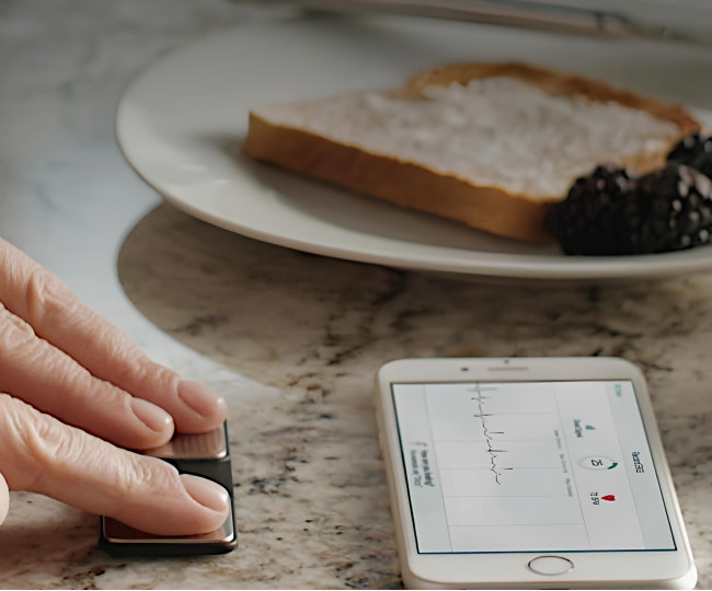 Персональный монитор ЭКГ AliveCor KardiaMobile 6-Lead Personal EKG Monitor